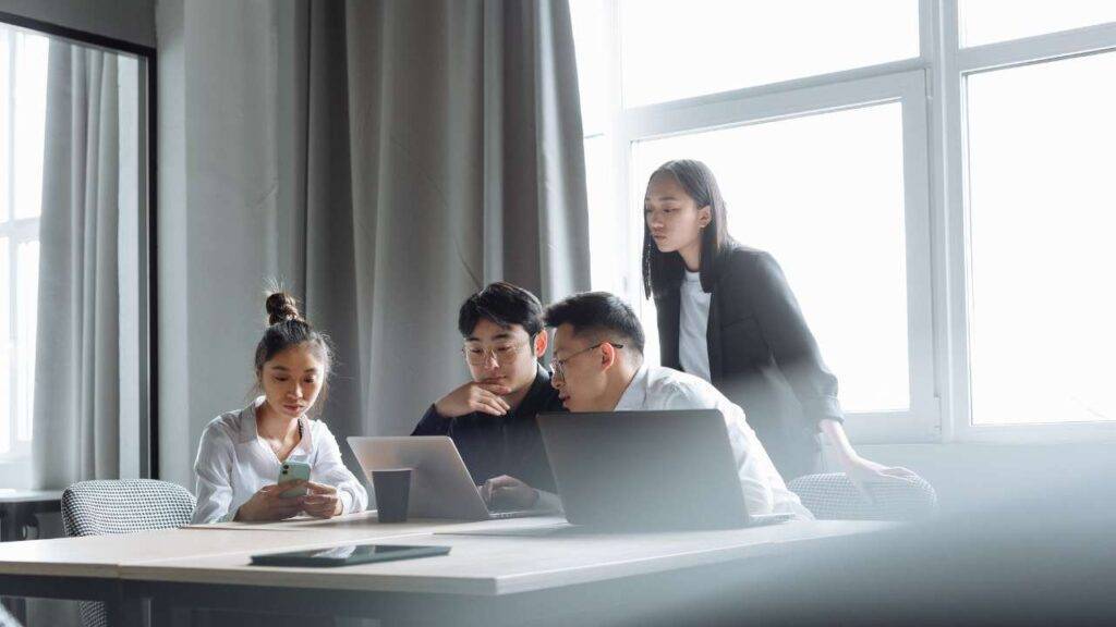 Nên học ngành Luật nào: Luật học, Luật Kinh tế, Luật Thương mại quốc tế, Luật Quốc tế